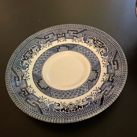 Beautiful Churchill Willow Pattern Teacup and saucer - Picture 5 of 7